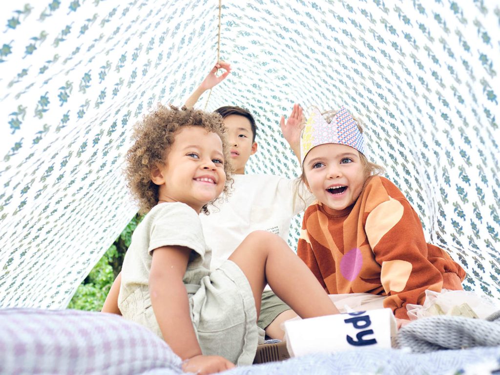 kids in play tent
